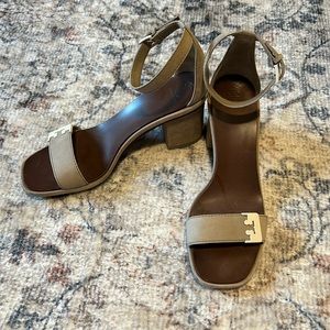 Tory Burch Beige Heels Size 10